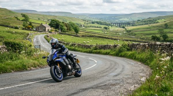 Conquering the uk's picturesque country lanes: essential tips for sport bike riding mastery