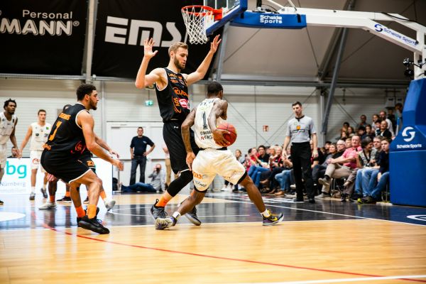 Unlocking peak performance: nutrition tips for basketball centers in the uk to enhance game-endurance